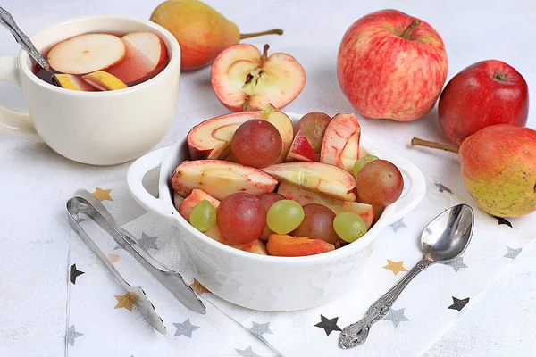 Obstsalat Gesundes Frühstück Mit Zutaten Joghurt Mit Müsli Äpfeln Birnen — Stockfoto