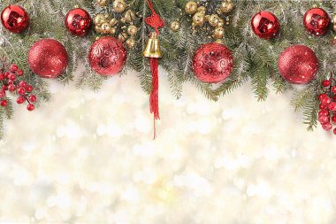 Noel ve Yeni Yıl arkaplan ışıkları, kar taneleri süslemeli dallar, yazı için yer. Tebrikler için yeni yıl kartı, seçici odaklanma, göstermek için pankart