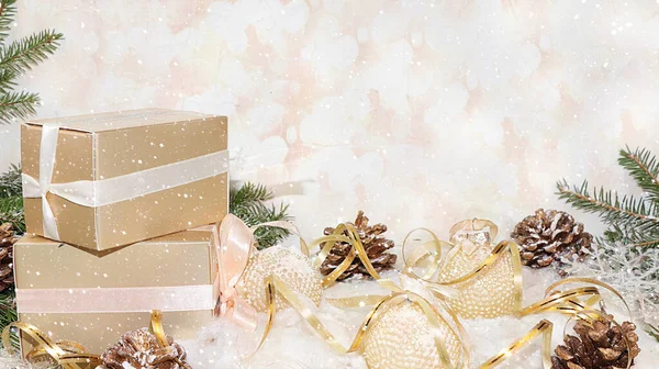 Різдво Новий Рік Фон Бокейськими Вогниками Подарунками Гілок Прикрасами Снігових — стокове фото