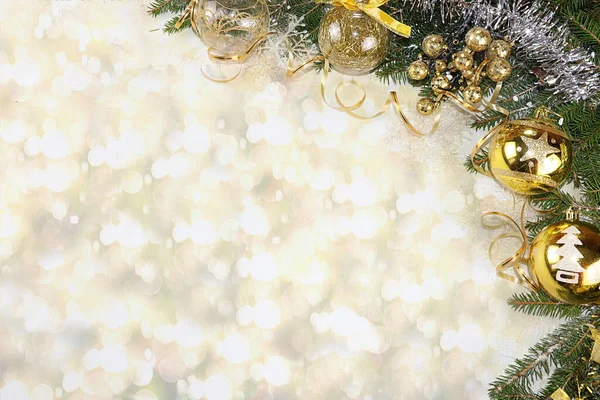 Рождественский Новогодний Фон Боке Огни Ветвей Конусами Украшения Снежинках Место — стоковое фото