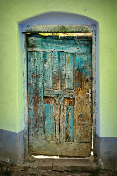 Old weathered wooden door — Stock Photo, Image
