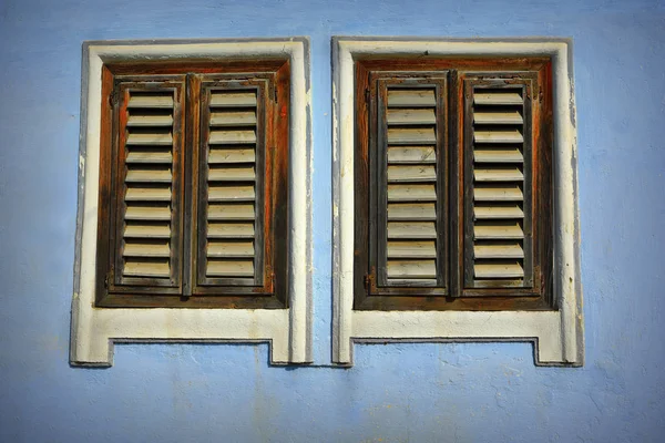 Traditional wooden shutters from Transylvania — Stock Photo, Image