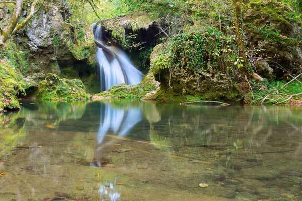 Cachoeira Susara Temporada Outono Parque Nacional Beusnita Romênia — Fotografia de Stock