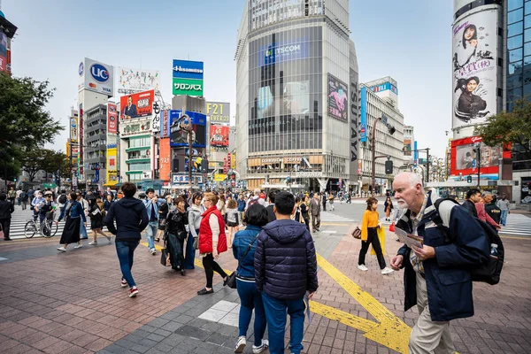 2018 渋谷の交差点 つの世界で最も使用される歩行者スクランブル渋谷ハチ公広場で — ストック写真