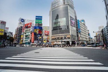 Shibuya, Tokyo, Japonya - 16 Ekim 2018: Shibuya Crossing, bir-in belgili tanımlık dünya en yaya karıştıran, Hachiko Meydanı Shibuya içinde kullanılan, 