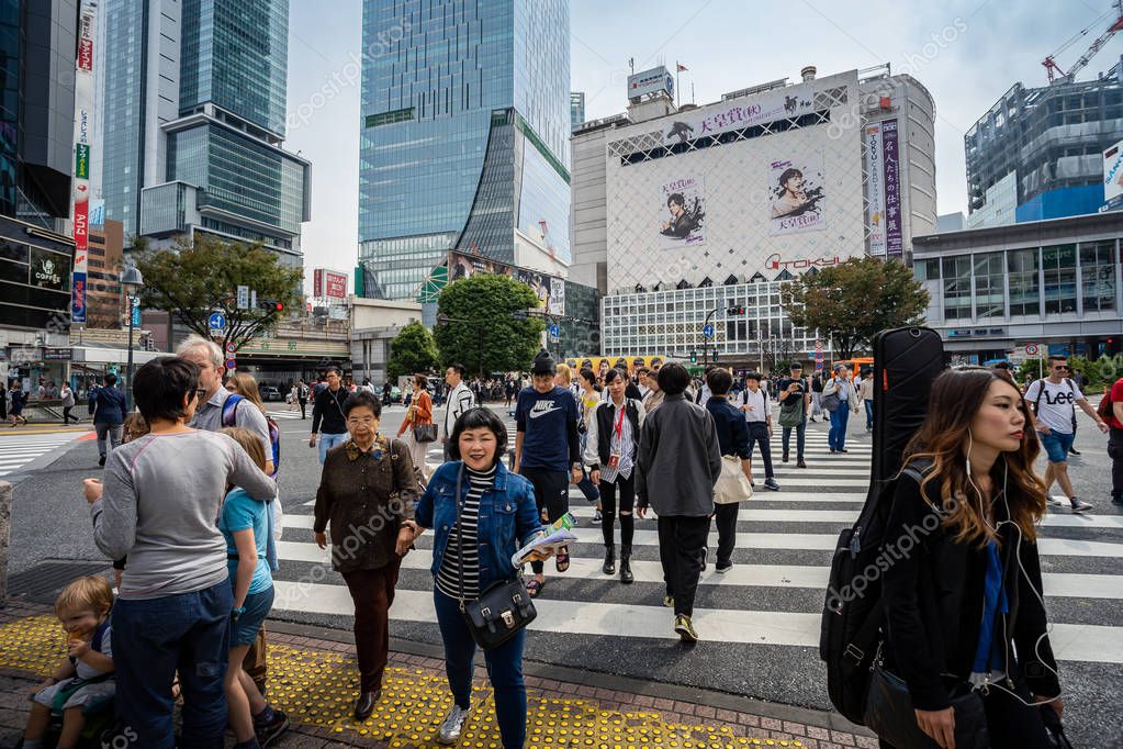 SHIBUYA, TOKIO, JAPÓN 16 DE OCTUBRE DE 2018 Shibuya Crossing, una de
