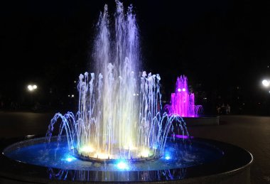 Chernihiv, Ukrayna 'da aydınlatılmış çeşme