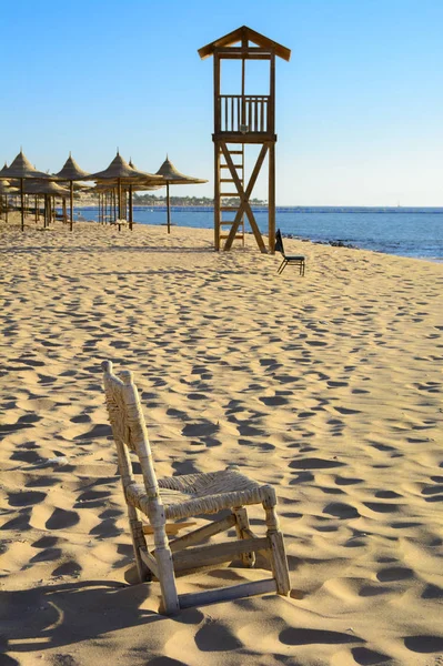 Old Wicker Chair Vine Thrown Out Empty Seashore Background Yellow — Stock Photo, Image