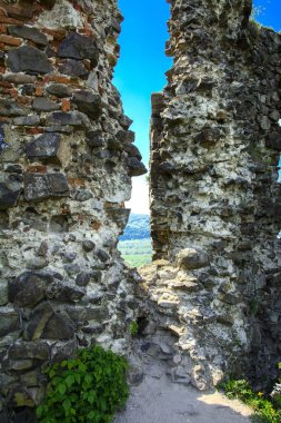 Khust şehir (Drakula Şatosu) kale antik kalıntıları. bir savunma işlevinin uygulandığı ve birçok savaşta önemli bir rol oynamıştır bir büyük ve güçlü kalesi. Ukrayna, Europe