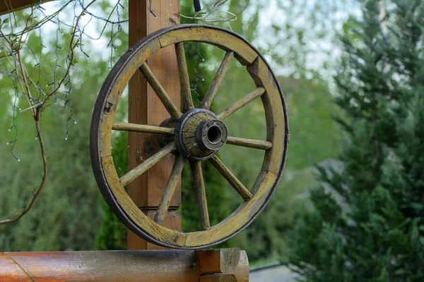 Wheel Ancient Old Wooden Wheel Rural Cart Nailed Wooden Pole — Stock Photo, Image