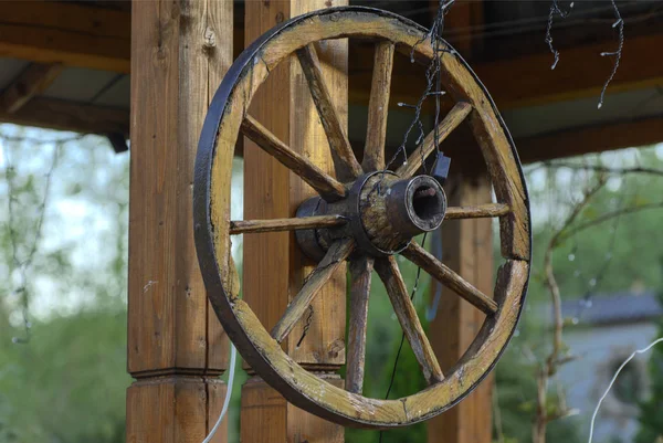 Wheel Ancient Old Wooden Wheel Rural Cart Nailed Wooden Pole — Stock Photo, Image