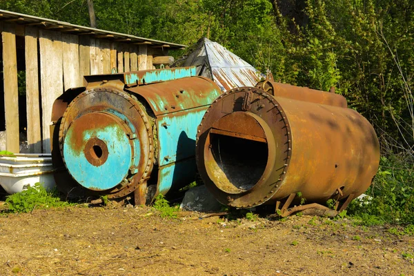 Viejos Tanques Oxidados Hierro Abandonados Estructuras Metálicas Crisis Colapso Economía — Foto de Stock