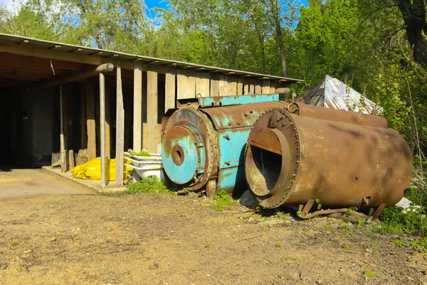 Viejos Tanques Oxidados Hierro Abandonados Estructuras Metálicas Crisis Colapso Economía —  Fotos de Stock