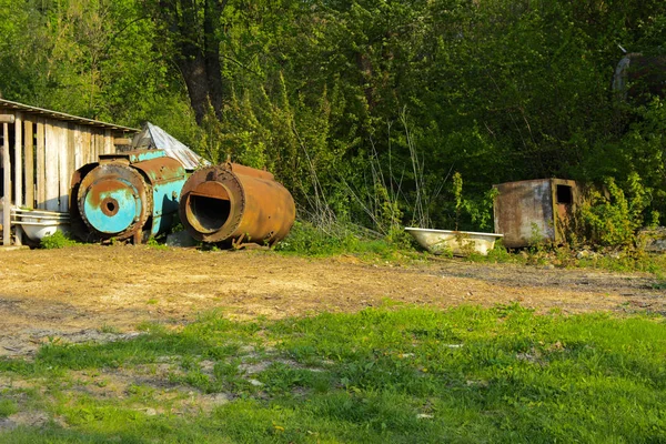 Viejos Tanques Oxidados Hierro Abandonados Estructuras Metálicas Crisis Colapso Economía — Foto de Stock