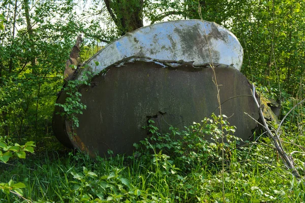 Viejos Tanques Oxidados Hierro Abandonados Estructuras Metálicas Crisis Colapso Economía —  Fotos de Stock