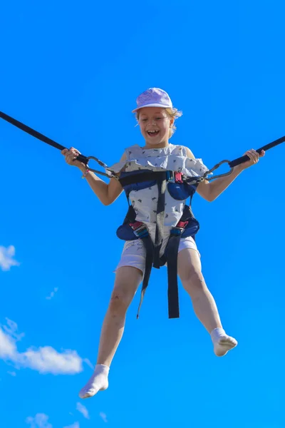 Zarechany Ukraine Juin 2018 Les Enfants Sautent Sur Trampoline Avec — Photo