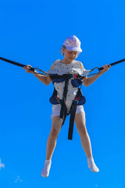 Zarechany Ukraine Juin 2018 Les Enfants Sautent Sur Trampoline Avec — Photo