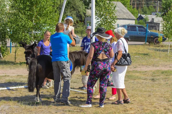 Zarechany Ukraina Czerwca 2018 Jazda Konna Spotkanie Mieszkańców Festiwalu Wiosce — Zdjęcie stockowe