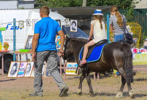 Zarechany Ukraina Czerwca 2018 Jazda Konna Spotkanie Mieszkańców Festiwalu Wiosce — Zdjęcie stockowe