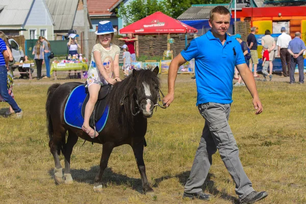 Zarechany Ukraina Juni 2018 Menunggang Kuda Pertemuan Penduduk Festival Desa — Stok Foto