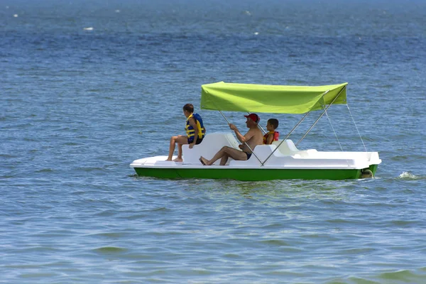 Odessa Ukraine August 2018 Tourists Having Fun Enjoy Riding Water — Stock Photo, Image