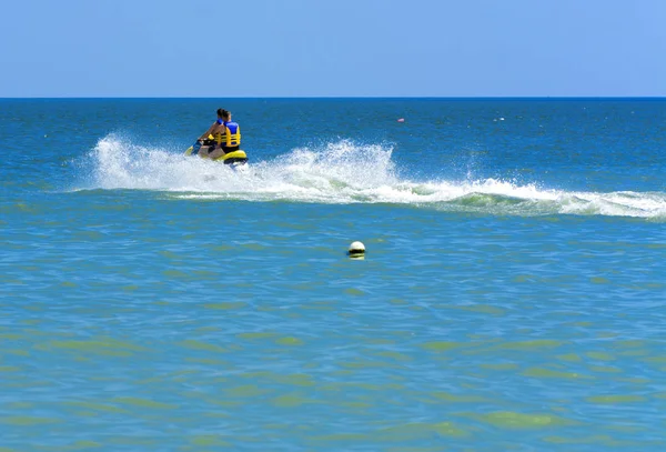 Odessa Ukrajna Augusztus 2018 Turisták Szórakozás Élvezze Lovaglás Jet Ski — Stock Fotó