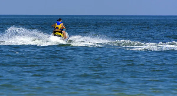 Odessa Ukrajna Augusztus 2018 Turisták Szórakozás Élvezze Lovaglás Jet Ski — Stock Fotó