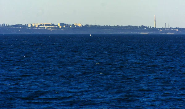 Wspaniałą Panoramę Widok Strony Morza Pasa Wybrzeża Miasta Przed Zachodem — Zdjęcie stockowe