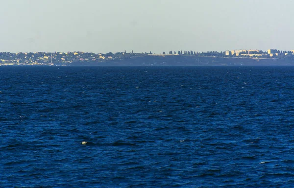 Magnífico Panorama Vista Mar Para Faixa Costeira Cidade Antes Pôr — Fotografia de Stock