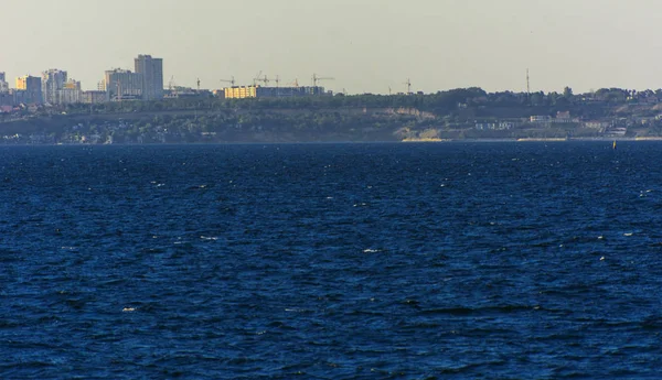 Magnífico Panorama Vista Mar Para Faixa Costeira Cidade Antes Pôr — Fotografia de Stock