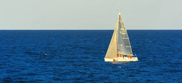 Odessa Ucraina Agosto 2018 Splendida Barca Vela Mare Aperto Sera — Foto Stock