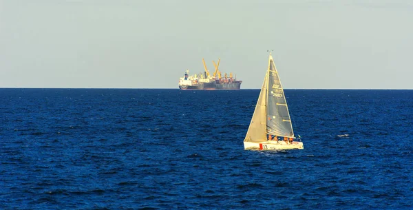 Odessa Ukraina Augusti 2018 Underbara Segelbåt Öppna Havet Kväll Mjukt — Stockfoto