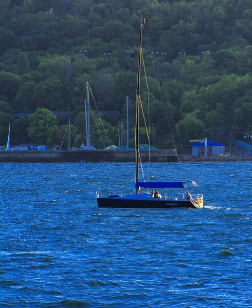 Odessa Ukraina Augusti 2018 Underbara Segelbåt Öppna Havet Kväll Mjukt — Stockfoto