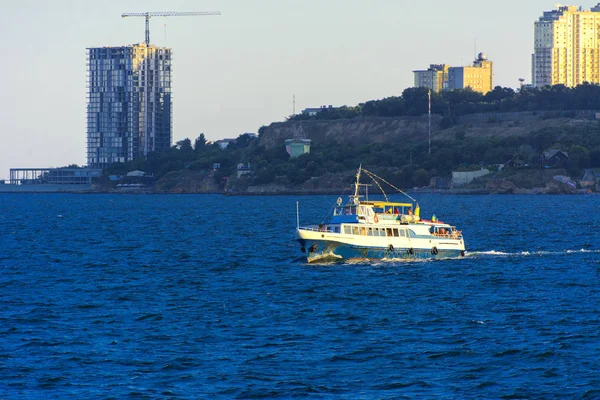 Одесса Украина Августа 2018 Года Корабль Прогулок Открытом Море Вечером — стоковое фото