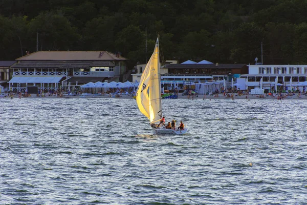 Odessa Ukraina Augusti 2018 Underbara Segelbåt Öppna Havet Kväll Mjukt — Stockfoto