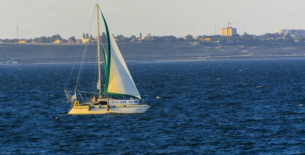 Odessa Ukraina Augusti 2018 Underbara Segelbåt Öppna Havet Kväll Mjukt — Stockfoto