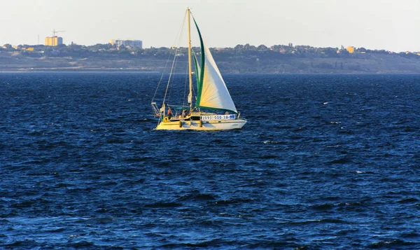 Odessa Ukraina Augusti 2018 Underbara Segelbåt Öppna Havet Kväll Mjukt — Stockfoto