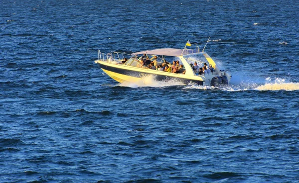 Odessa Ucrânia Agosto 2018 Navio Para Passeios Mar Aberto Noite — Fotografia de Stock