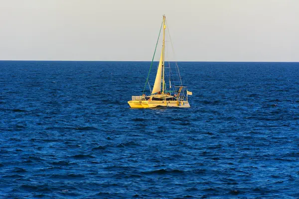 Odessa Ucraina Agosto 2018 Splendida Barca Vela Mare Aperto Sera — Foto Stock