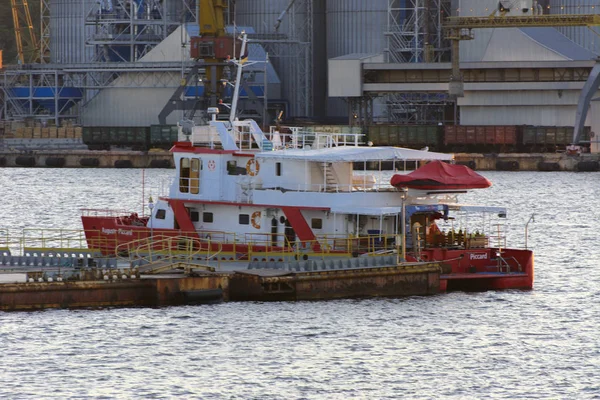 Odessa Ukraine August 2018 Prachtvolle Schneeweiße Yachten Liegen Der Nähe — Stockfoto