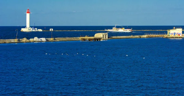 Latarnia Morska Morzu Przy Wejściu Portu Tle Piękny Wieczór Niebieski — Zdjęcie stockowe