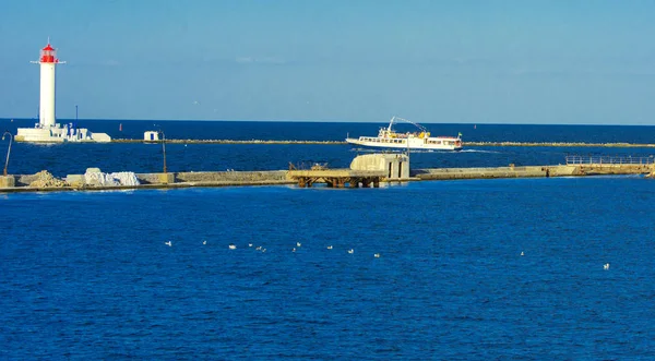 Latarnia Morska Morzu Przy Wejściu Portu Tle Piękny Wieczór Niebieski — Zdjęcie stockowe