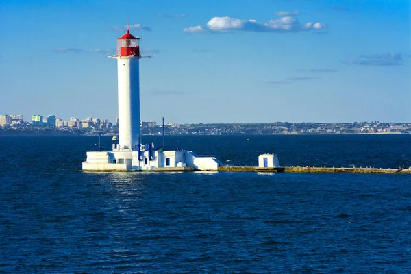 Ein Leuchtturm Meer Der Hafeneinfahrt Vor Dem Hintergrund Eines Wunderschönen — Stockfoto