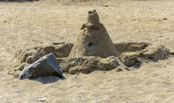 Castello Sabbia Costruito Bambini Con Sabbia Bagnata Sulla Spiaggia Castelli — Foto Stock