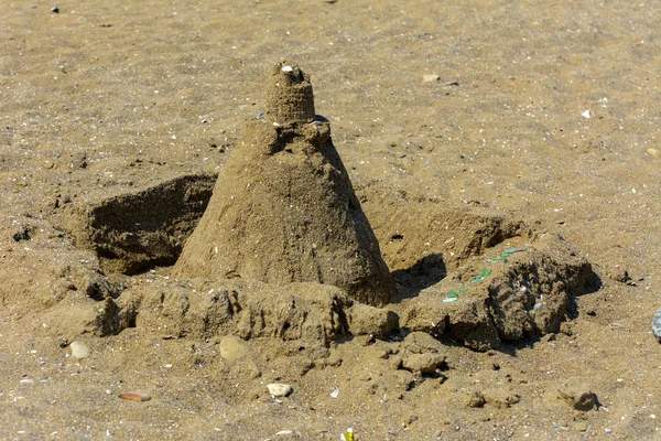 Písečná Hrad Postavený Děti Mokrý Písek Pláži Hrady Písku Zábava — Stock fotografie