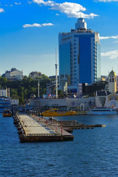 Odessa Ucrânia Agosto 2018 Cais Perto Mar Calmo Céu Com — Fotografia de Stock