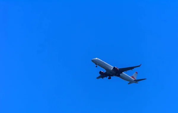 Ein Großes Passagierflugzeug Ist Ein Flugzeug Mit Einer Großen Spannweite — Stockfoto