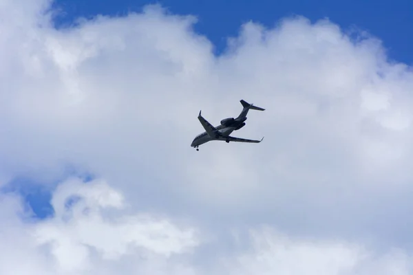 Grande Avião Passageiros Avião Com Uma Grande Envergadura Asas Céu — Fotografia de Stock