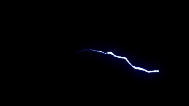 Animovaný Blue Lightning bolt letu na černém pozadí bezešvé smyčka animace nové kvalitní unikátní přírodní světelný efekt video záběry — Stock video