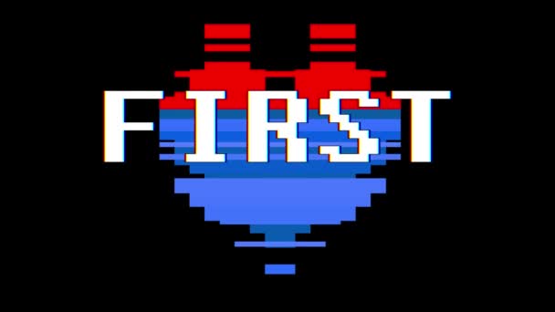 Pixel corazón primera palabra glitch interferencia pantalla transparente lazo animación de texto fondo nueva dinámica retro vintage alegre colorido videos — Vídeo de stock